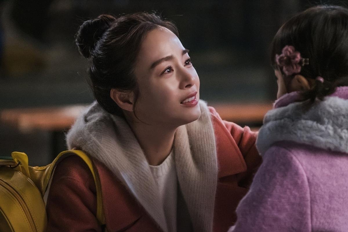 Loạt mỹ nhân Hàn ăn gian tuổi trên màn ảnh nhỏ: Jang Nara, Kim Tae Hee cân cả vai phụ huynh và học sinh Ảnh 5