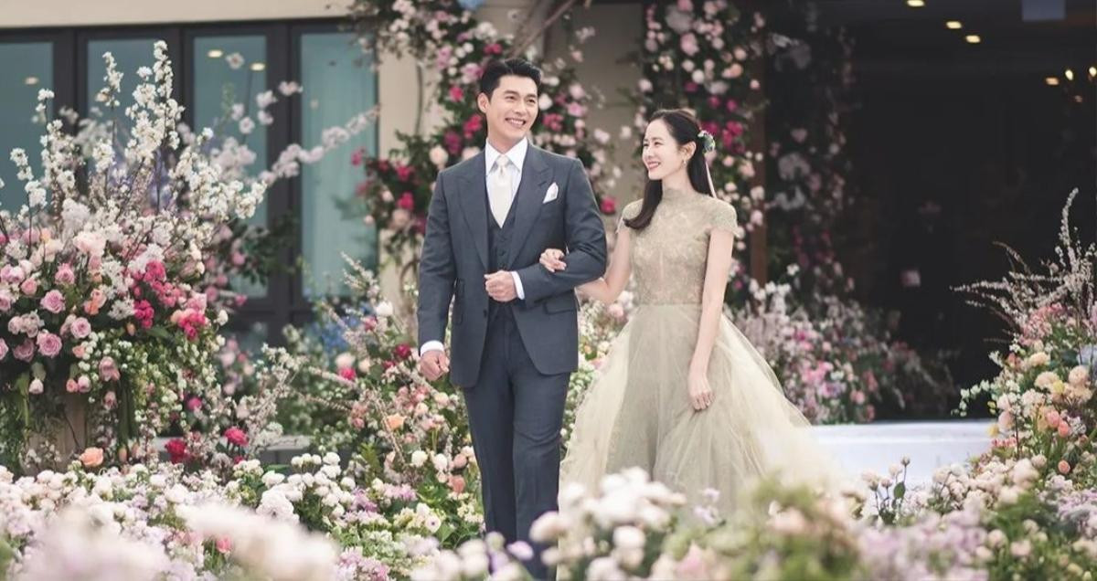 Biểu cảm của Hyun Bin khi nghe Son Ye Jin hát: Nụ cười '3 phần bất lực, 7 phần nuông chiều' gây chú ý Ảnh 1