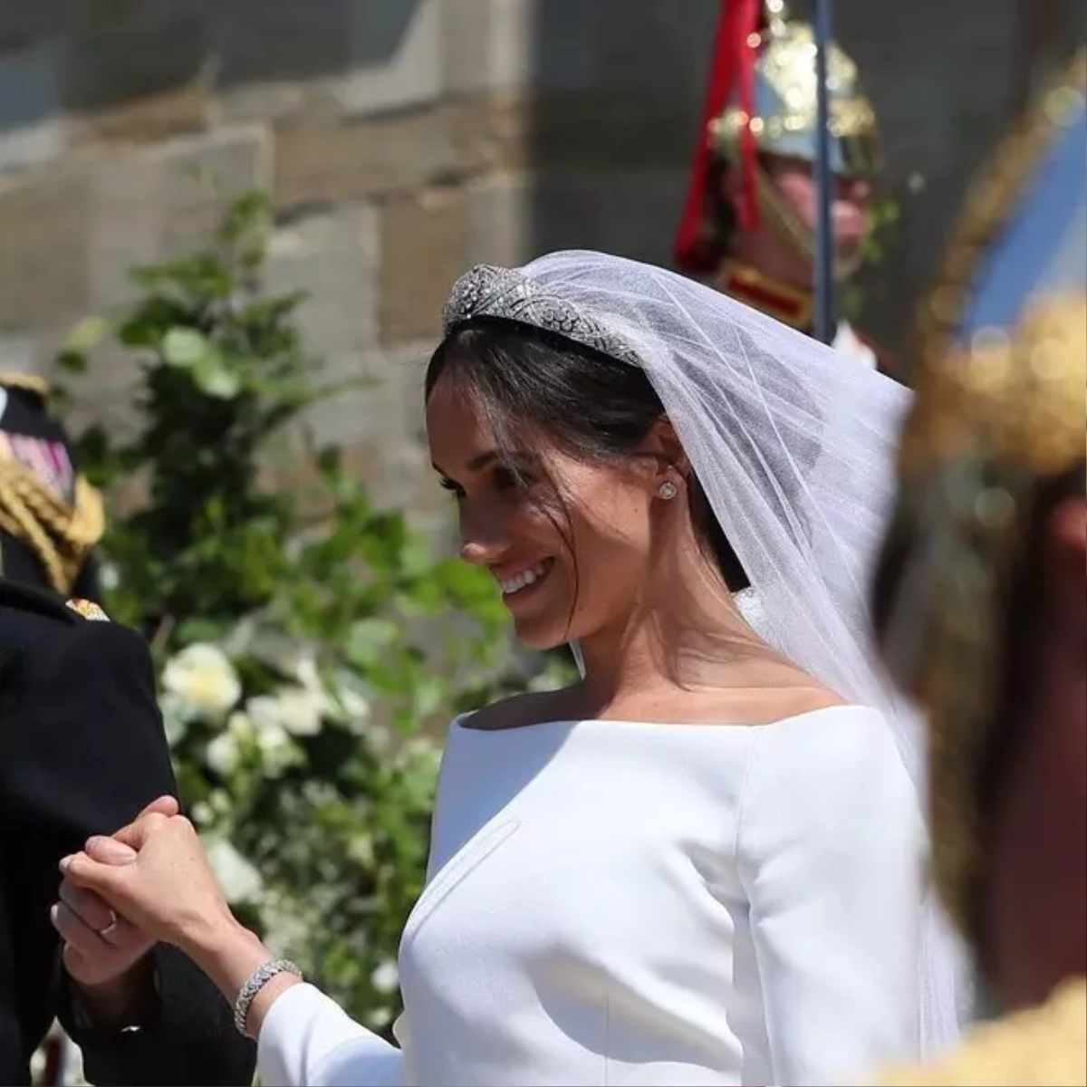 'Choáng' với những món trang sức xa xỉ trị giá hàng tỷ đồng của Công nương Meghan Markle Ảnh 6