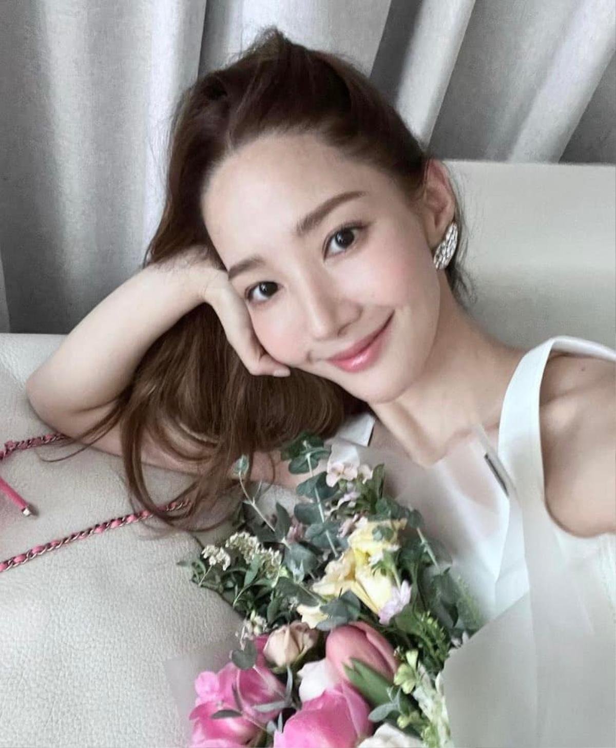 Nghi vấn Park Min Young đang 'xin vía' Hyun Bin - Son Ye Jin sau khi lộ ảnh cưới? Ảnh 1