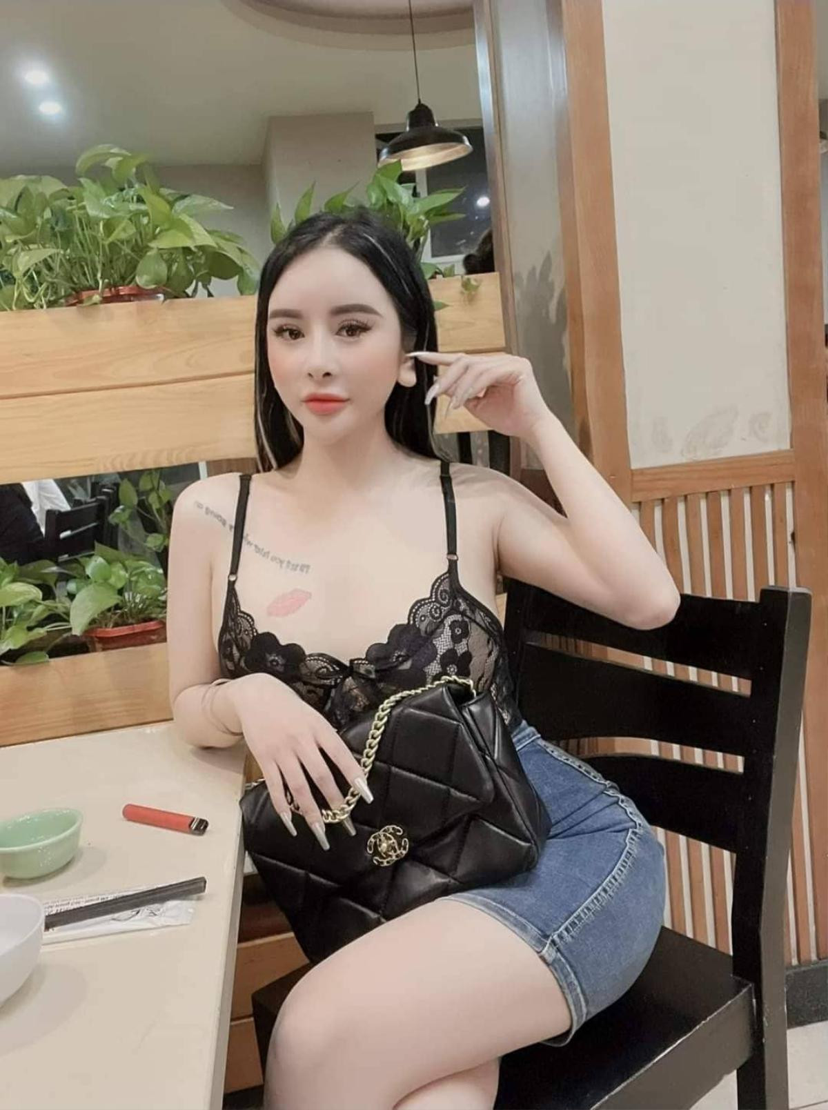 Chân dung 'hotgirl' vừa bị bắt vì mua bán ma túy: Ngỡ ngàng vì nhan sắc thật, cuộc sống xa hoa trên MXH Ảnh 2