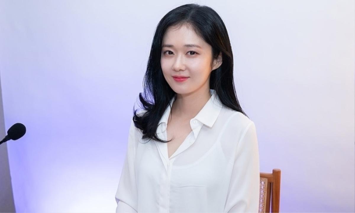 Rộ thông tin 'công chúa bướng bỉnh' Jang Nara tổ chức hôn lễ riêng tư Ảnh 1