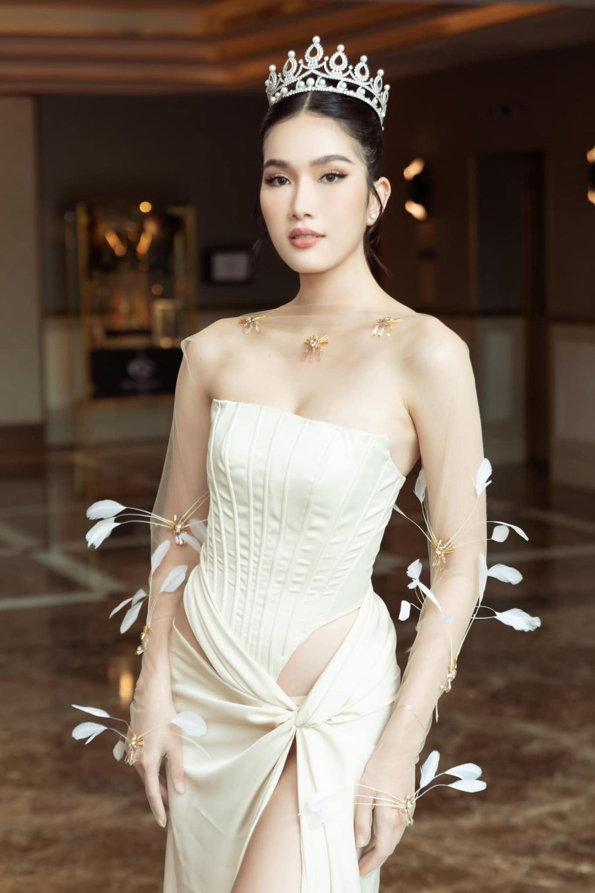 Á hậu Phương Anh bất ngờ 'bóc mẻ' khả năng nhảy nhót của Miss International 2019 khi hội ngộ cùng nhau Ảnh 6