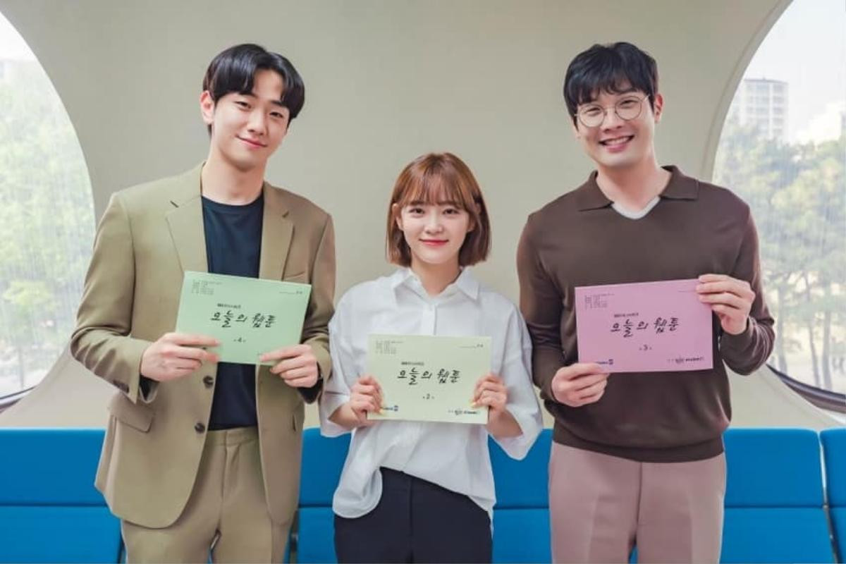 Kim Se Jeong rạng rỡ trong lần đầu xuất hiện bên 'tình mới' sau khi 'chia tay' Ahn Hyo Seop Ảnh 3