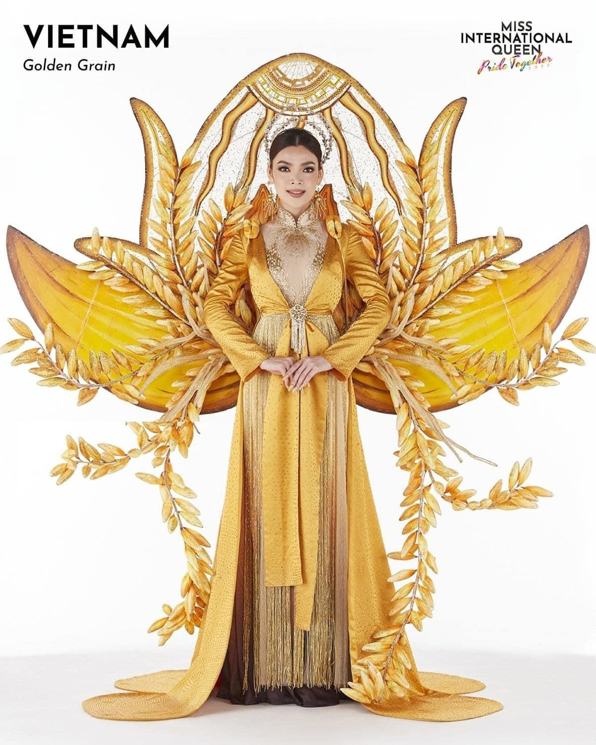 Mãn nhãn với National Costume tại Miss International Queen: Không làm lố không ăn tiền Ảnh 1