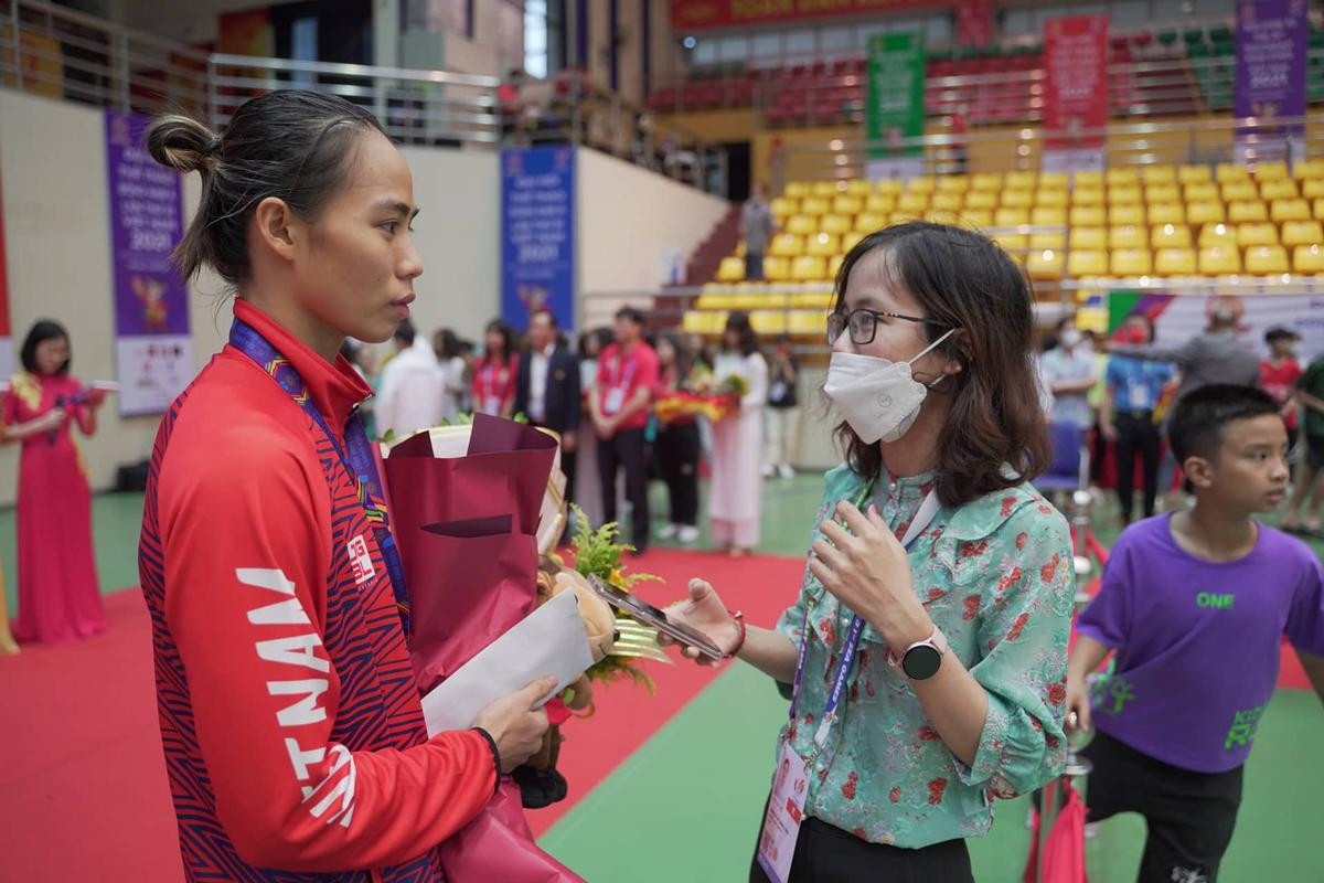 Nghề báo và muôn vàn cung bậc cảm xúc: 'Nhiều hy sinh, có nước mắt, có nụ cười' Ảnh 3