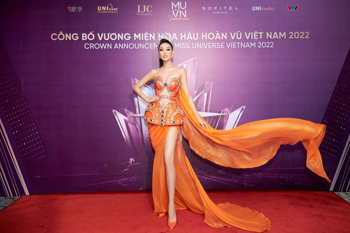 Dàn 'bông hậu' nở rộ trong đêm công bố vương miện tiền tỷ cho tân Miss Universe Vietnam Ảnh 1