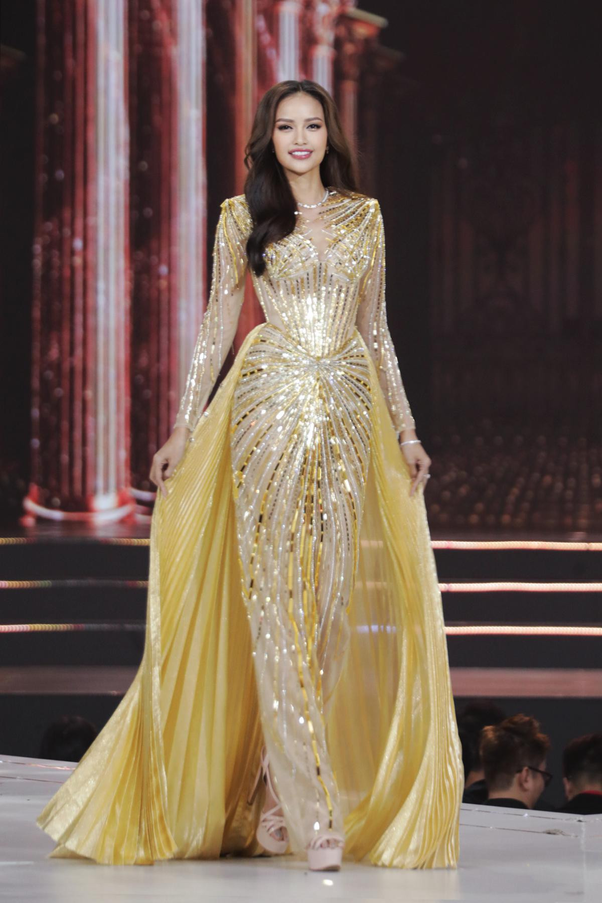 Bán kết Miss Universe VN: Thí sinh hoa hậu từ sâu 'hóa bướm' với đầm dạ hội tinh xảo Ảnh 4