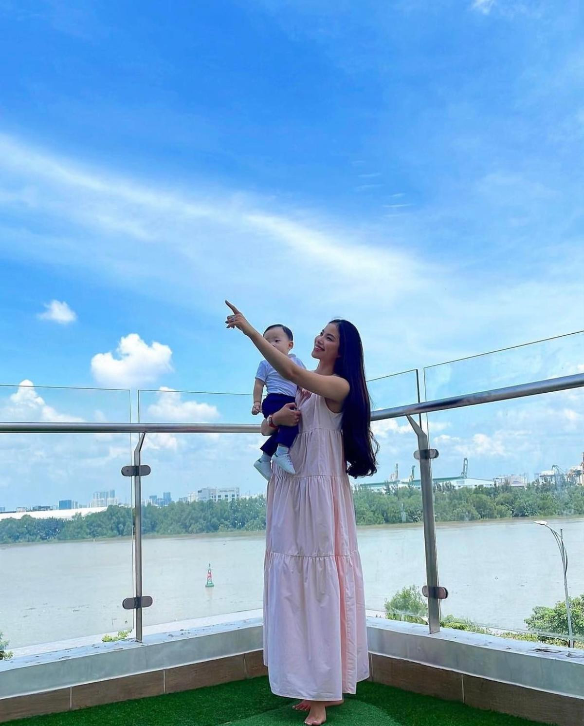 Trước thềm Chung kết Miss Universe Vietnam 2022, Phạm Hương vẫn đang 'nhìn trời, nhìn đất, nhìn mây' Ảnh 4