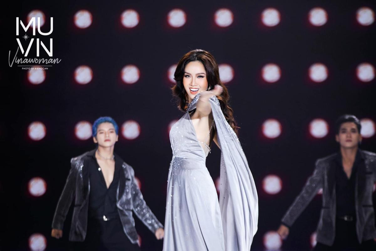 Đỗ Nhật Hà quyết cháy hết mình để vào Top 16 Miss Universe VN: 'Không quậy đục nước không về' Ảnh 2