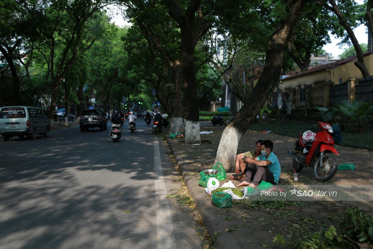 Những mảnh đời mưu sinh giữa Thủ đô để kiếm miếng ăn: 'Giống như đánh cược tính mạng của mình' Ảnh 1