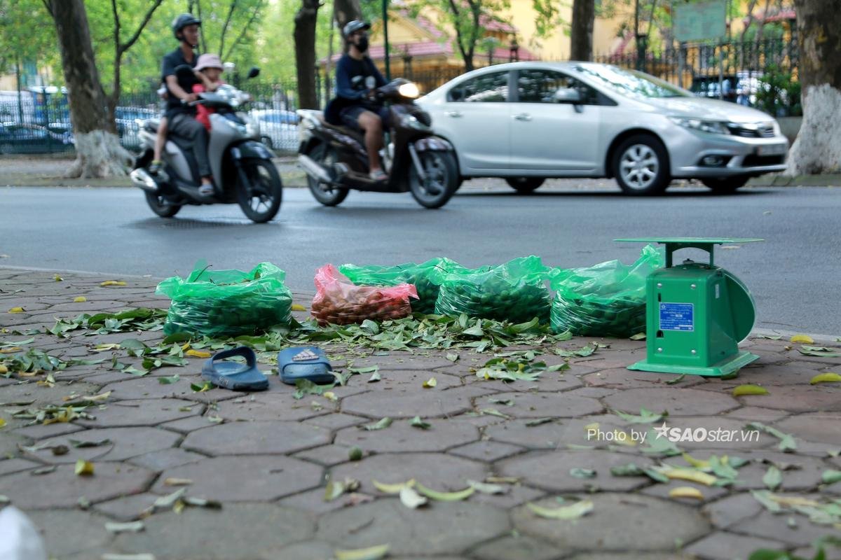 Những mảnh đời mưu sinh giữa Thủ đô để kiếm miếng ăn: 'Giống như đánh cược tính mạng của mình' Ảnh 5