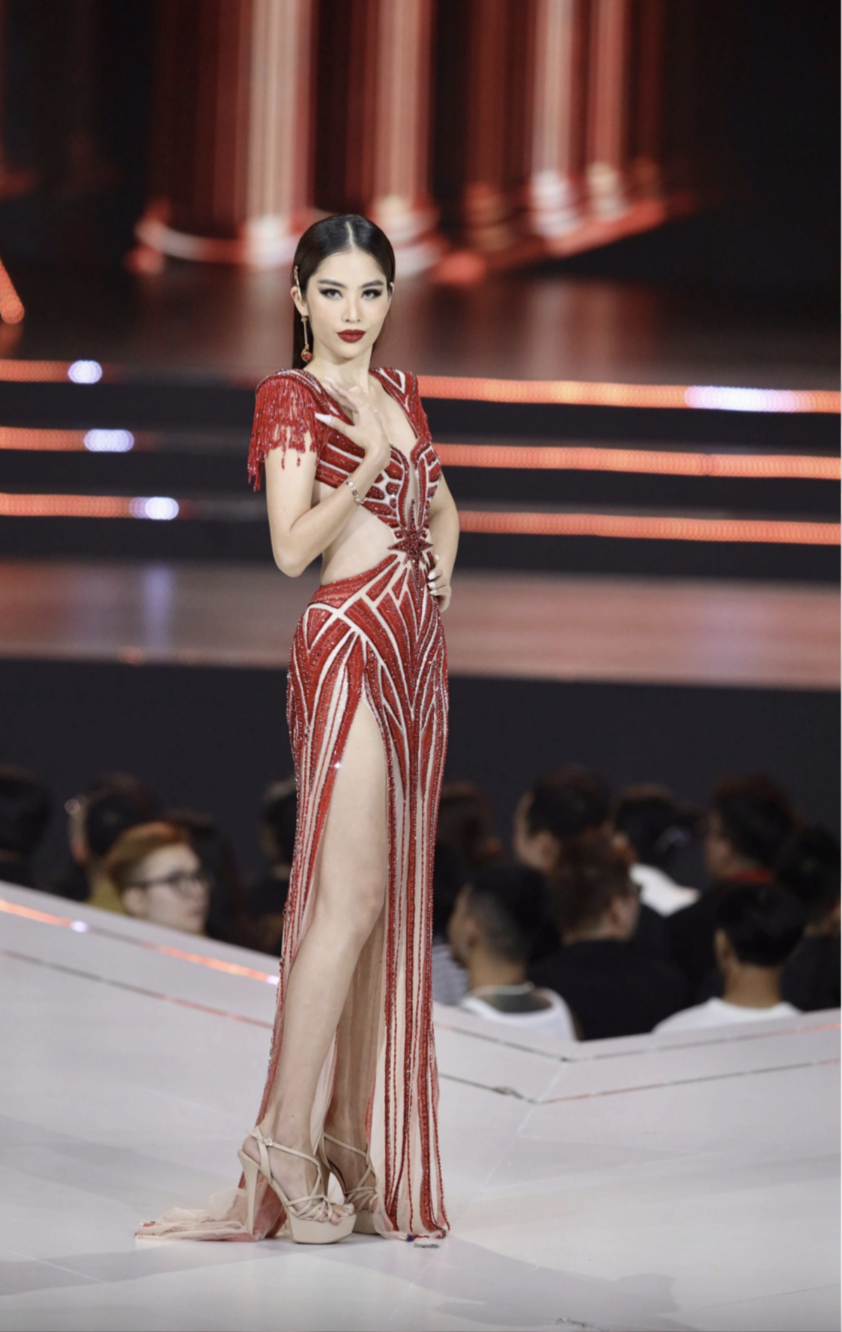 Bị loại khỏi top 10 Miss Universe VN, Lệ Nam bật khóc: 'Đây là cuộc thi nhan sắc cuối cùng của tôi' Ảnh 4