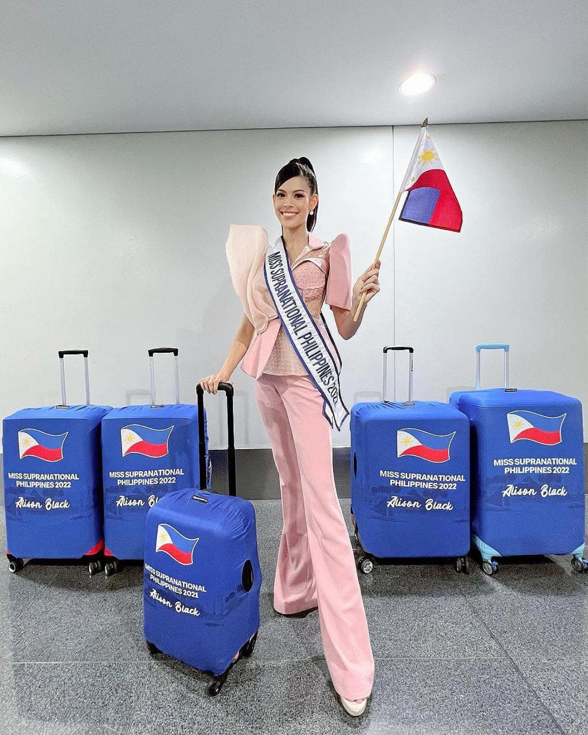 Khi đại diện Miss Supranational ra sân bay: Kim Duyên đầu tư mạnh, điểm cộng trước giờ chinh chiến Ảnh 11