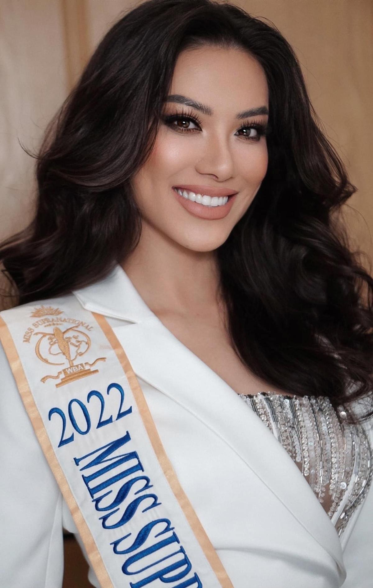 Khi đại diện Miss Supranational ra sân bay: Kim Duyên đầu tư mạnh, điểm cộng trước giờ chinh chiến Ảnh 1