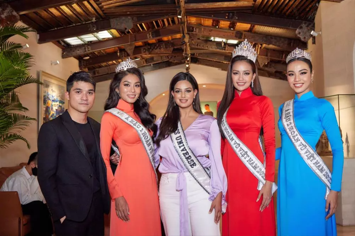 Đứng cùng Top 3 Miss Universe Vietnam, 'Người Rắn' Harnaaz Sandhu bỗng trở thành nấm lùn Ảnh 4