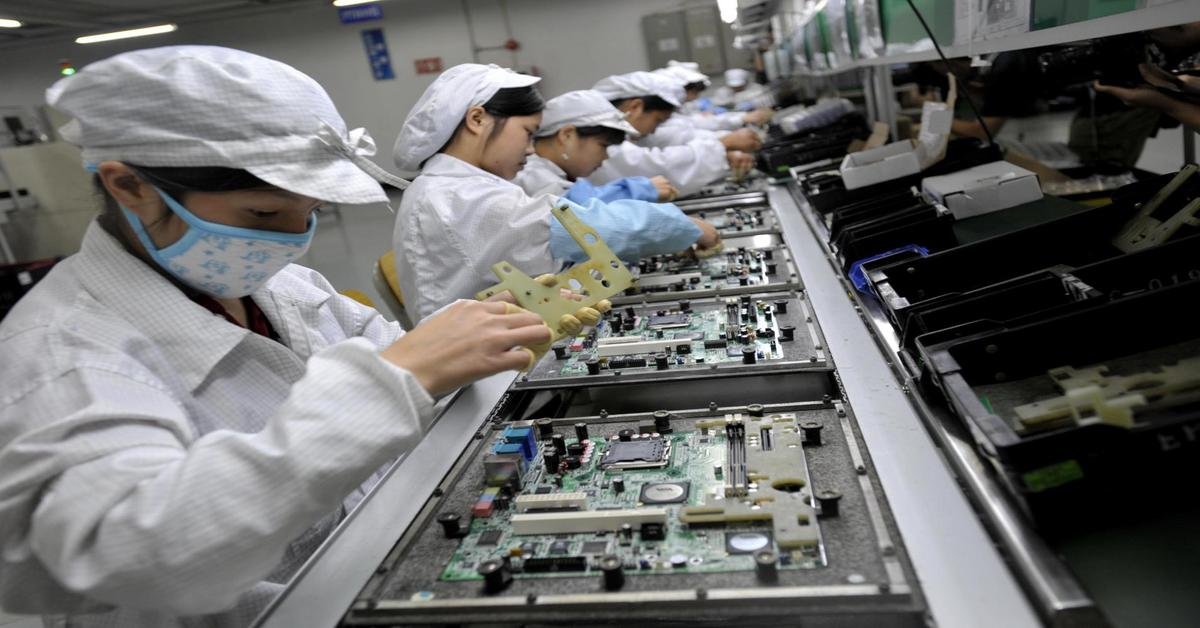 Foxconn gấp rút tuyển công nhân sản xuất iPhone 14 với mức lương cực hấp dẫn Ảnh 1