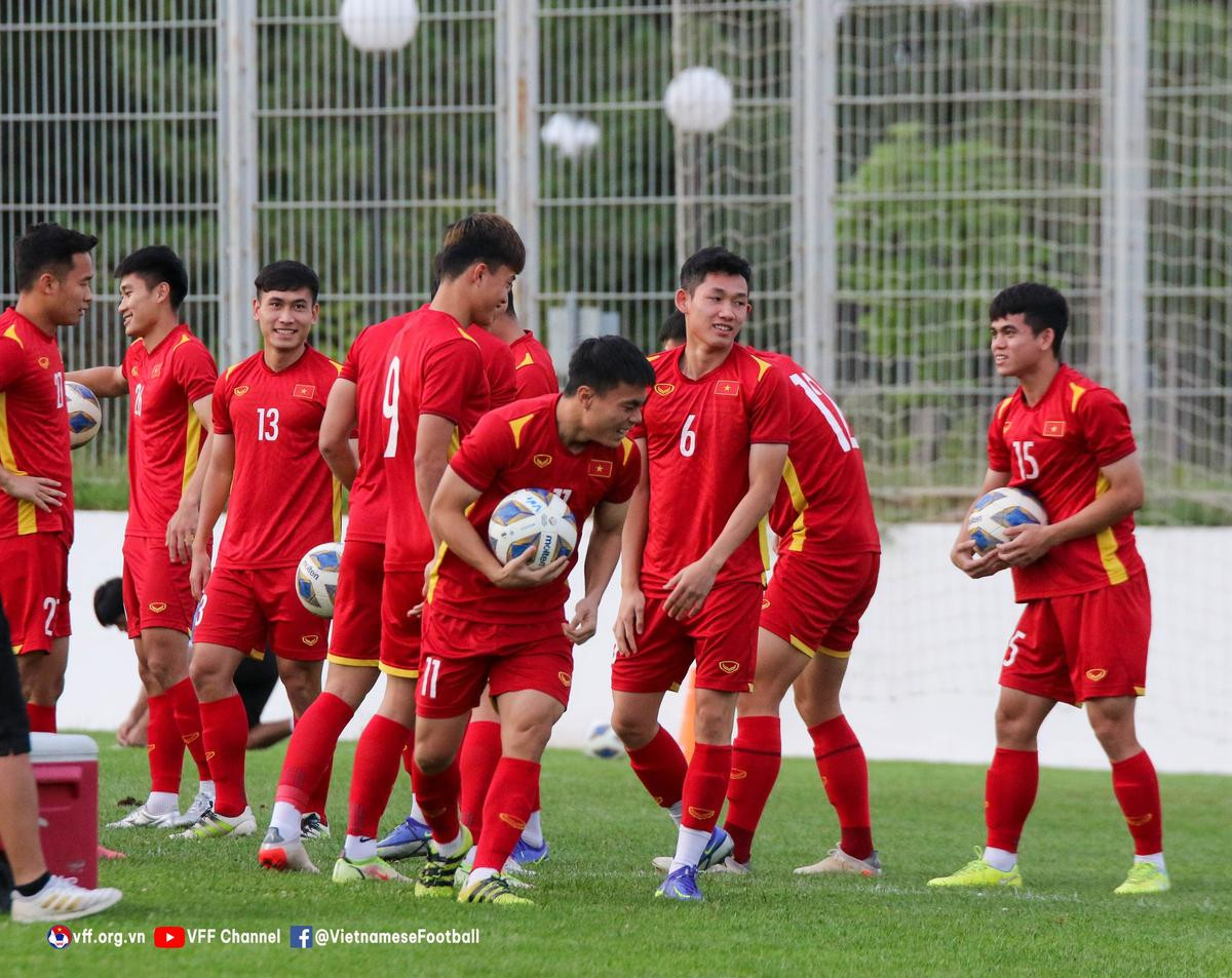 Tranh luận chuyện chi hàng trăm tỷ để HLV Gong Oh Kyun dẫn U23 Việt Nam đá V.League Ảnh 2