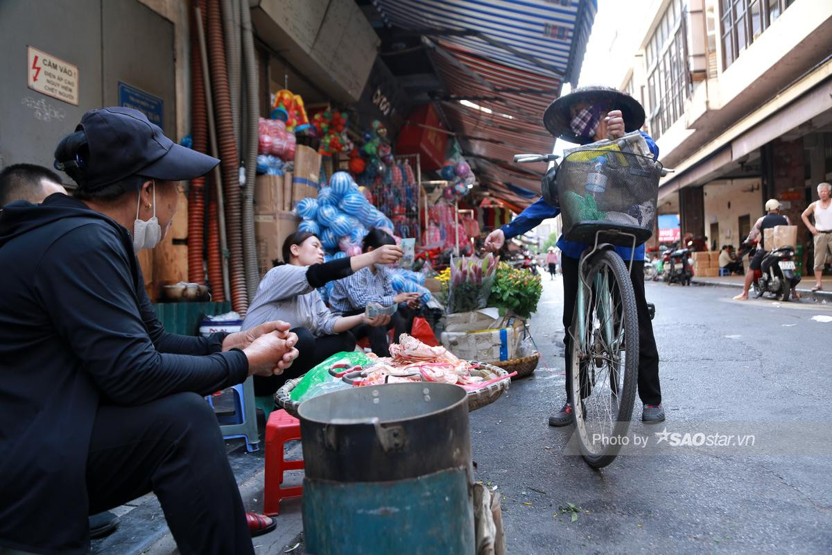 'U Tươi', thời 'hoàng kim' bên mẹt ghẹ vỉa hè nơi góc chợ Đồng Xuân và lời đồn bán ghẹ mua nhà Hồ Tây Ảnh 6