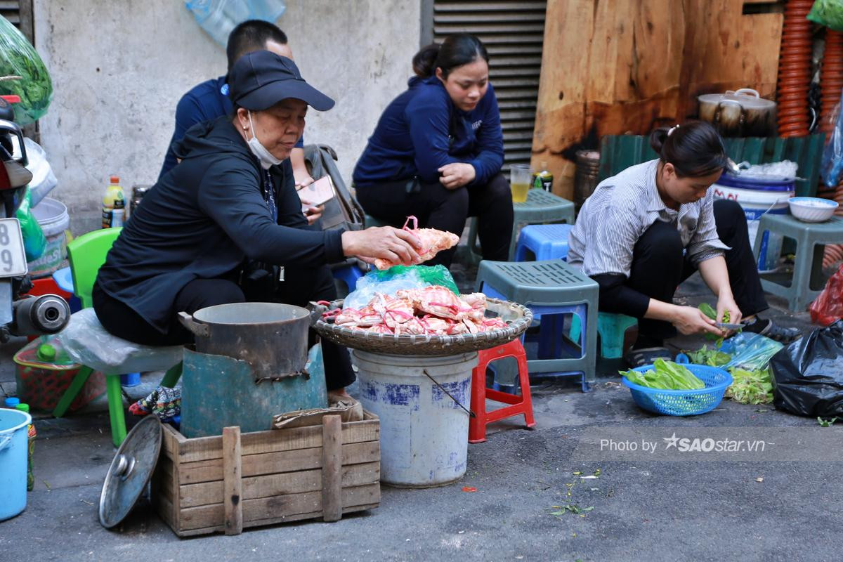 'U Tươi', thời 'hoàng kim' bên mẹt ghẹ vỉa hè nơi góc chợ Đồng Xuân và lời đồn bán ghẹ mua nhà Hồ Tây Ảnh 5