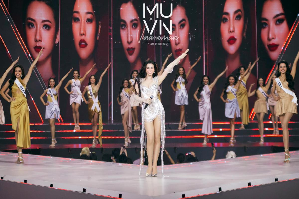 Đông Nhi từng có hành động ghi điểm dành cho các thí sinh trong đêm chung kết Miss Universe Việt Nam Ảnh 2