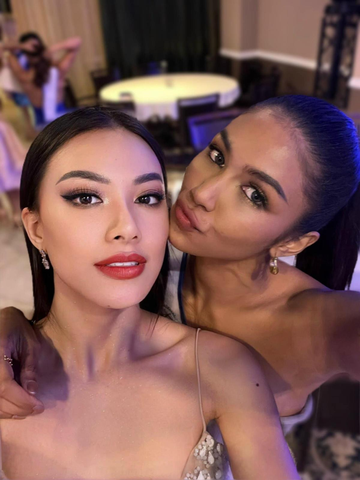 Kim Duyên môi đỏ chót, đọ sắc cùng hai đối thủ mạnh nhất Miss Supranational Ảnh 3