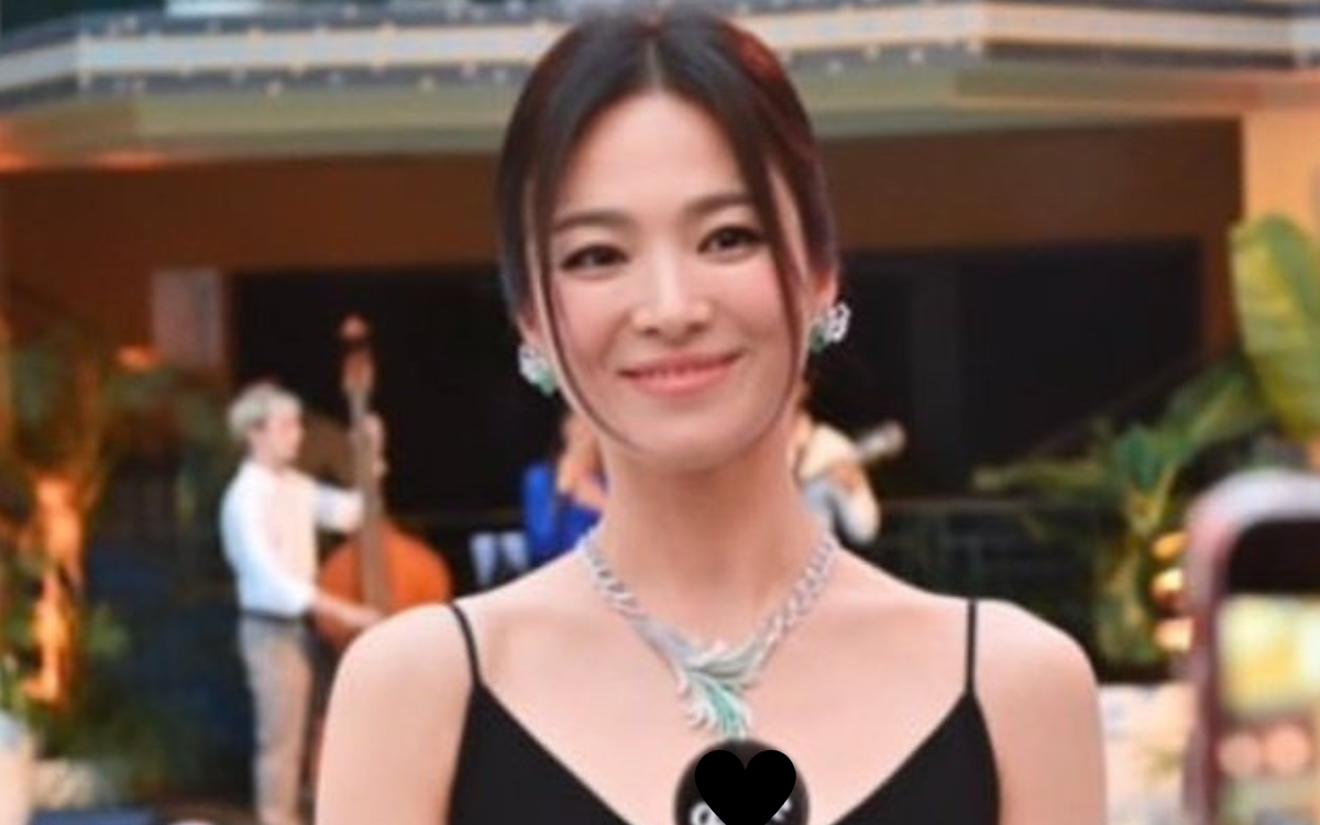 Song Hye Kyo bị mỉa mai lạm dụng photoshop, ảnh chụp lén và tự đăng khác một trời một vực? Ảnh 5