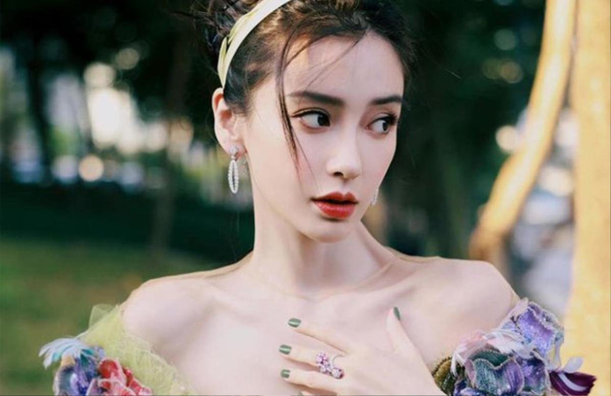 Angelababy gây bất ngờ khi mặc một chiếc áo đến 5 năm Ảnh 2