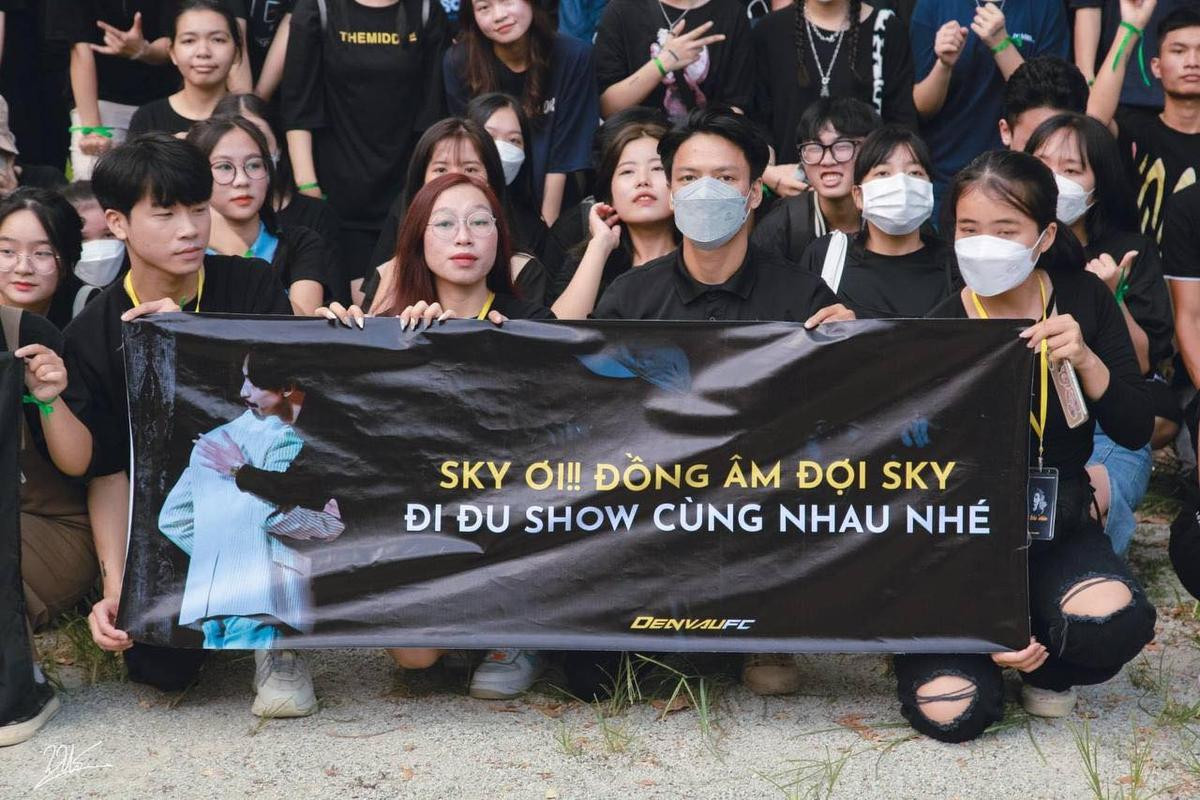 FC Đen Vâu bất ngờ gửi lời chúc đến Sơn Tùng, còn 'hẹn kèo' cùng SKY 'đu show' trong tương lai? Ảnh 3