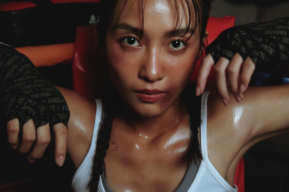 Khả Ngân cực ngầu trên sàn boxing, thần thái gai góc khác xa vẻ ngọt ngào thường thấy Ảnh 6