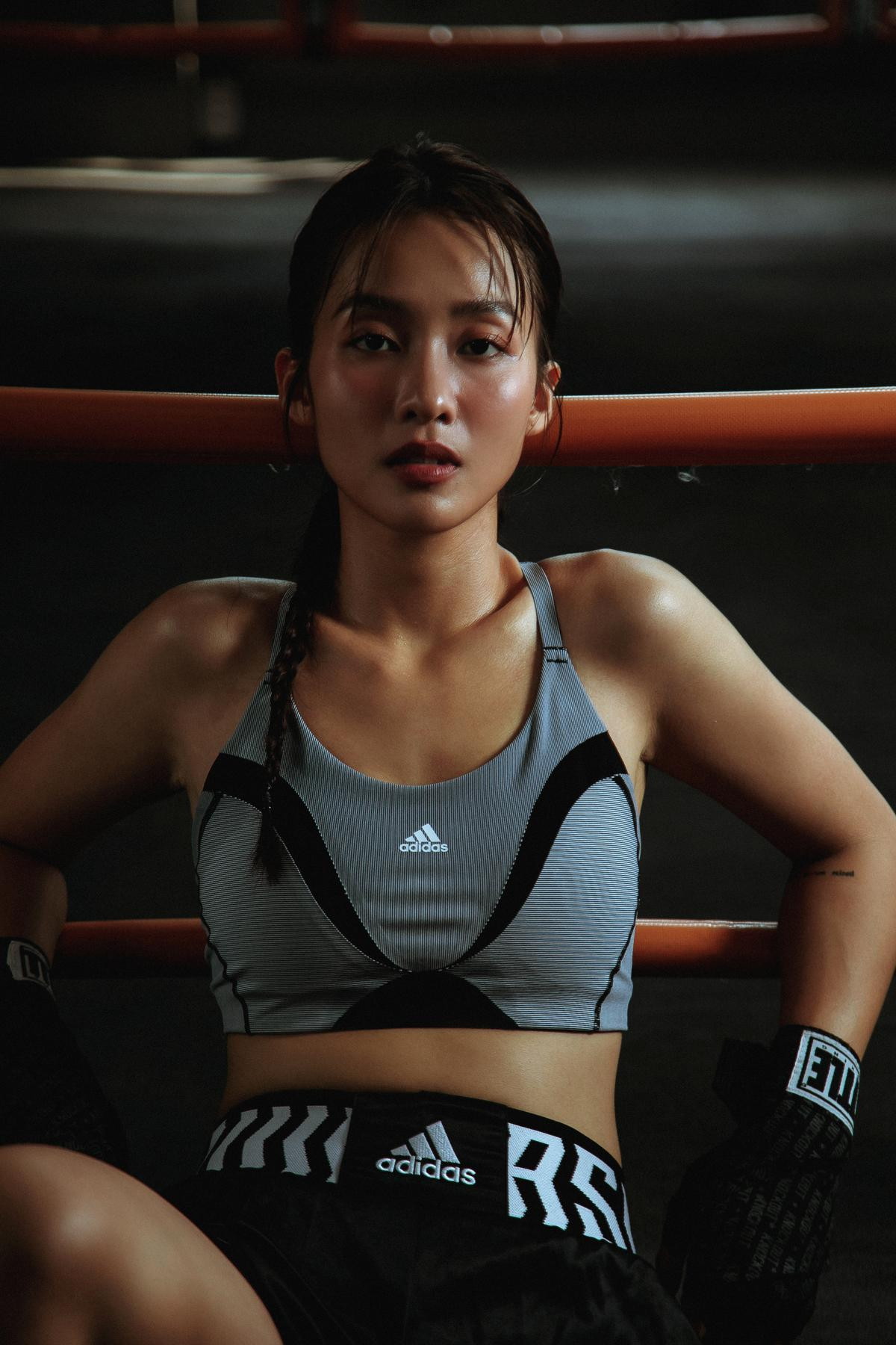 Khả Ngân cực ngầu trên sàn boxing, thần thái gai góc khác xa vẻ ngọt ngào thường thấy Ảnh 5