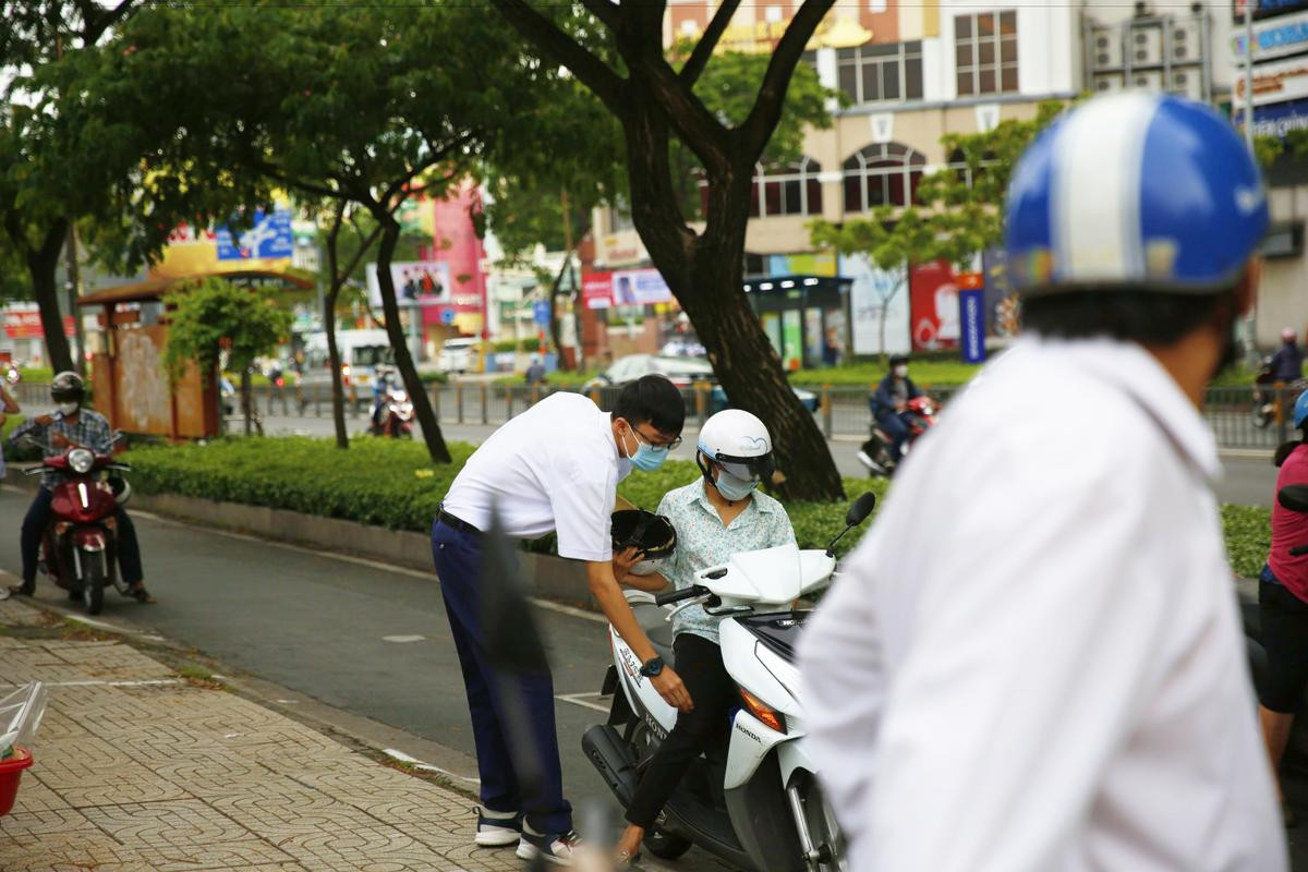 Một triệu thí sinh bước vào môn thi đầu tiên kỳ thi tốt nghiệp THPT 2022 Ảnh 3