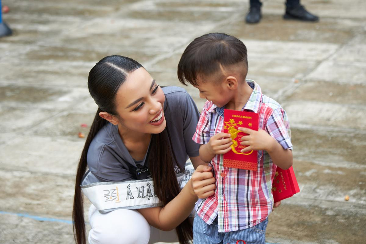 Á hậu Thủy Tiên trích 20 triệu đồng tiền thưởng làm từ thiện Ảnh 12