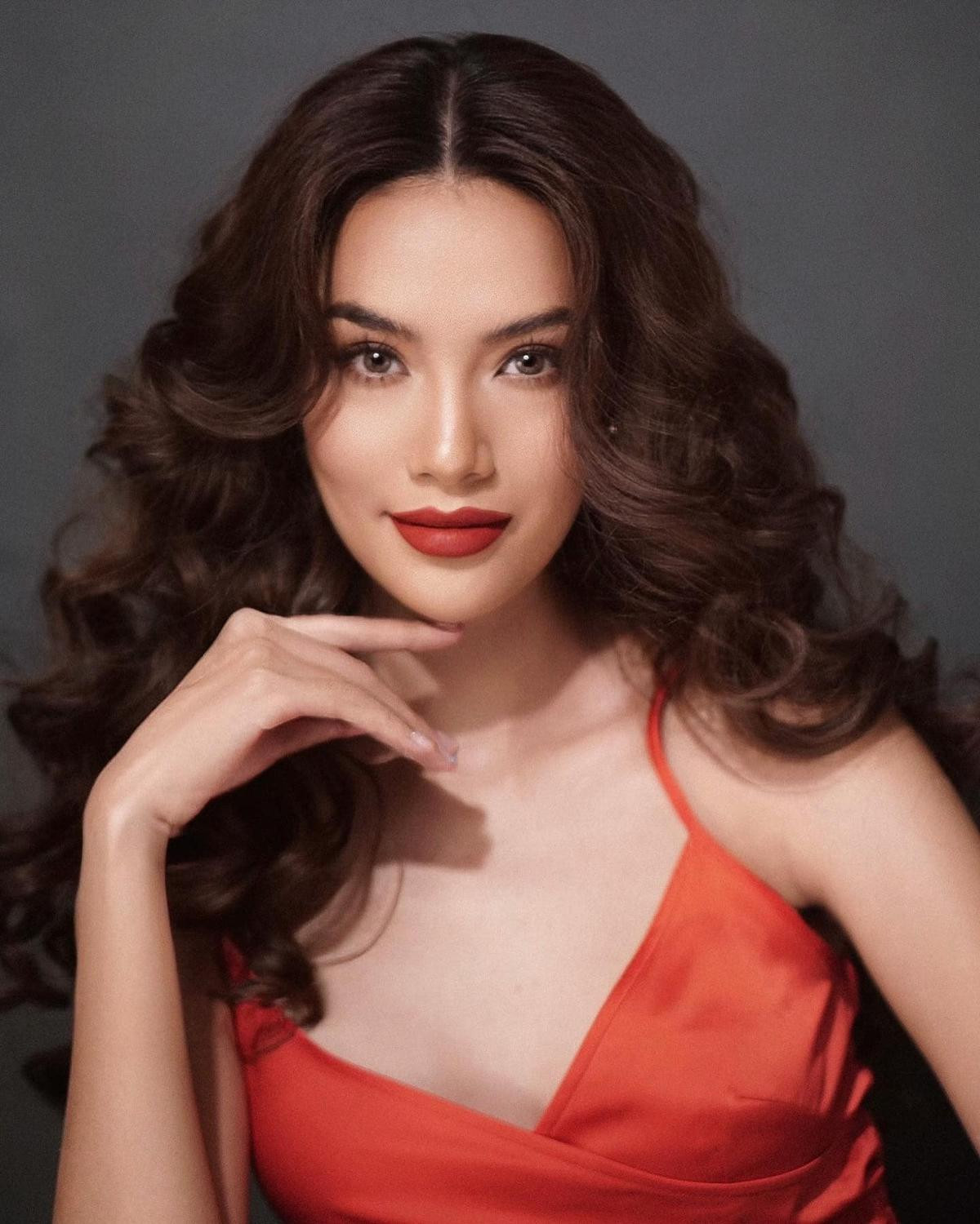 Nhan sắc Hoàng Phương hậu Miss Universe Vietnam 2022: Nhìn 'hao hao' Lan Khuê, Kim Duyên Ảnh 2