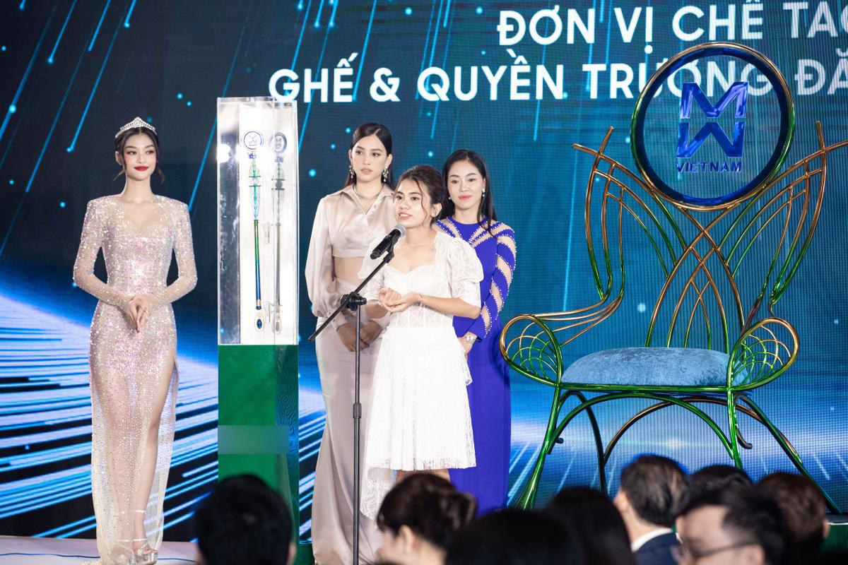 Vương miện Miss World Vietnam 2022 có xuất sắc hơn phiên bản tiền nhiệm? Ảnh 7