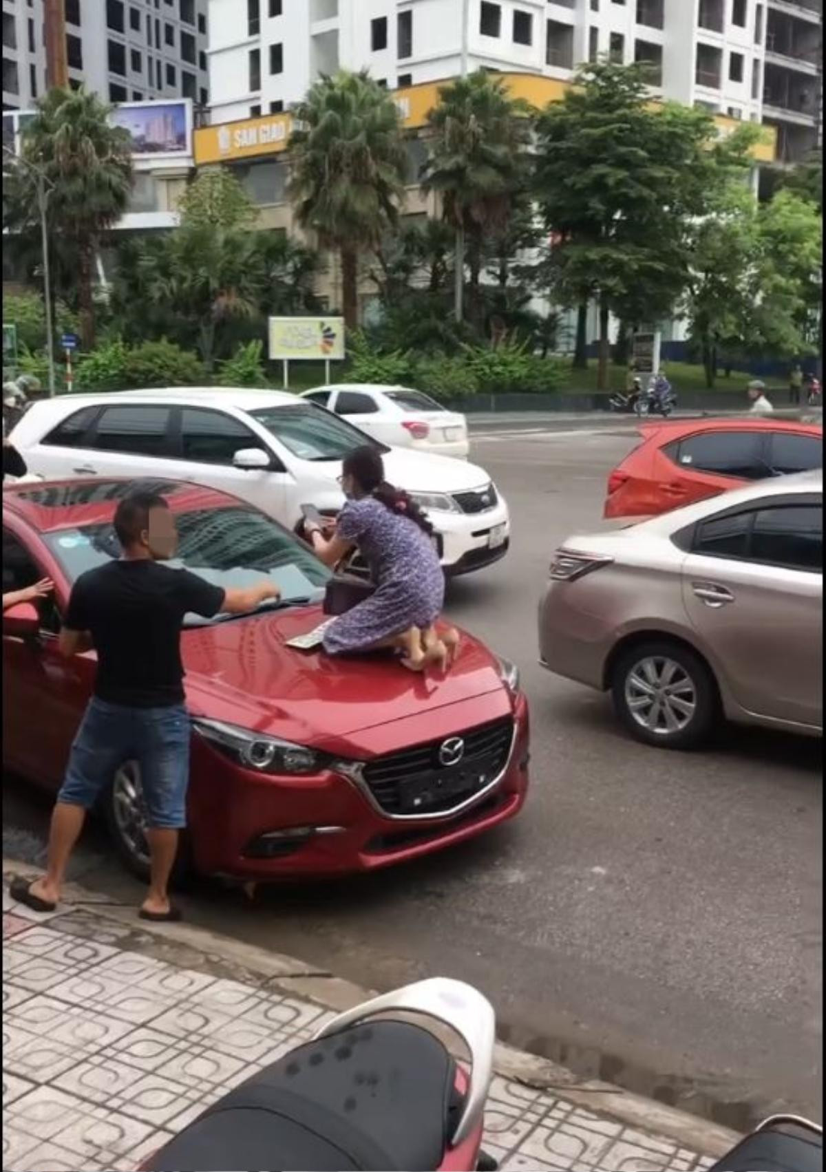 Bắt quả tang chồng hẹn hò 'tiểu tam' trên xế hộp của gia đình, vợ có hành động cực 'cao tay' Ảnh 1