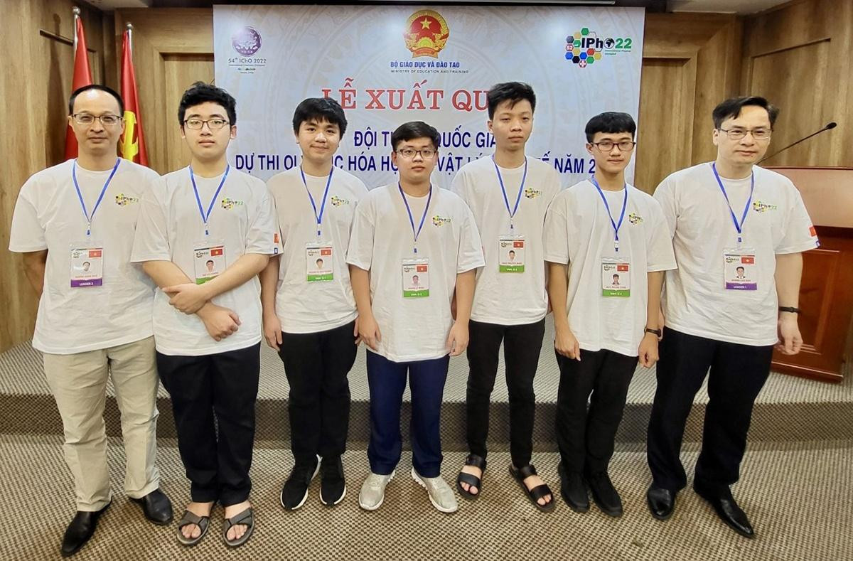 Lần đầu tiên Việt Nam có học sinh lớp 10 giành huy chương vàng Olympic vật lý quốc tế Ảnh 2