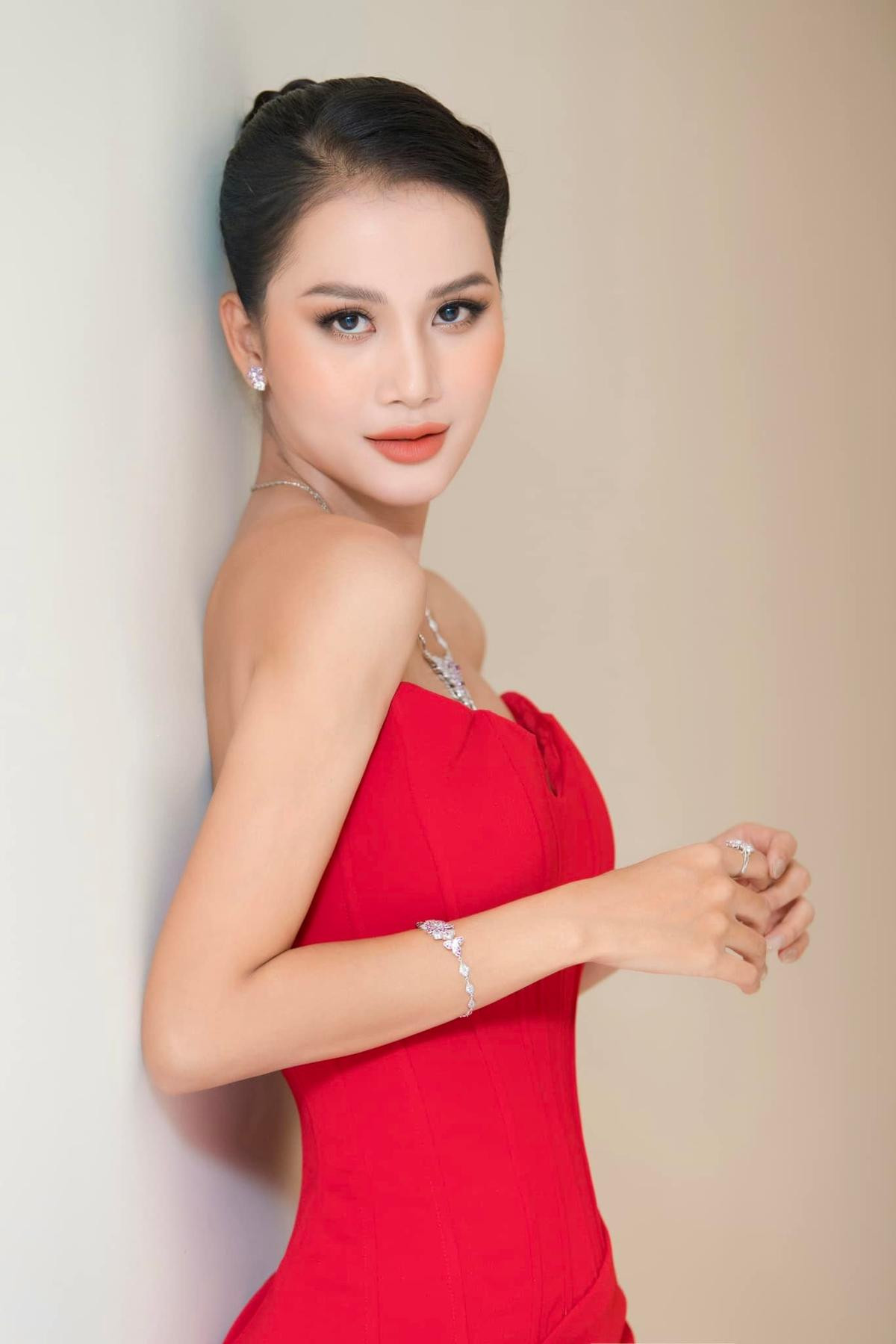 'Chiến thần' Hương Ly hậu Miss Universe Vietnam: Miss búi tóc được khuyên tiếp tục thi hoa hậu Ảnh 5