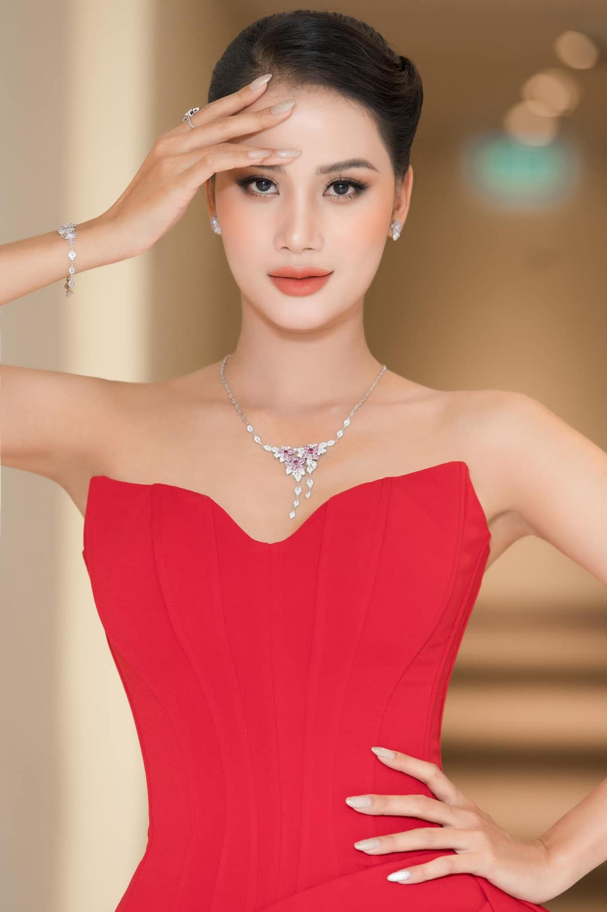 'Chiến thần' Hương Ly hậu Miss Universe Vietnam: Miss búi tóc được khuyên tiếp tục thi hoa hậu Ảnh 1