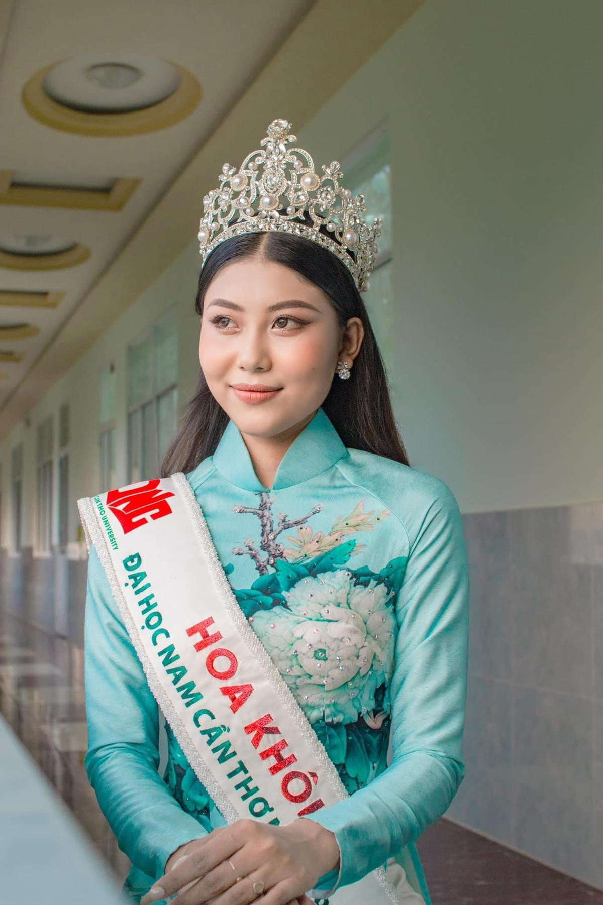 Học vấn của Á hậu 2 vừa 'vượt mặt' Hoa hậu giành suất thi Miss Earth 2022 Ảnh 4