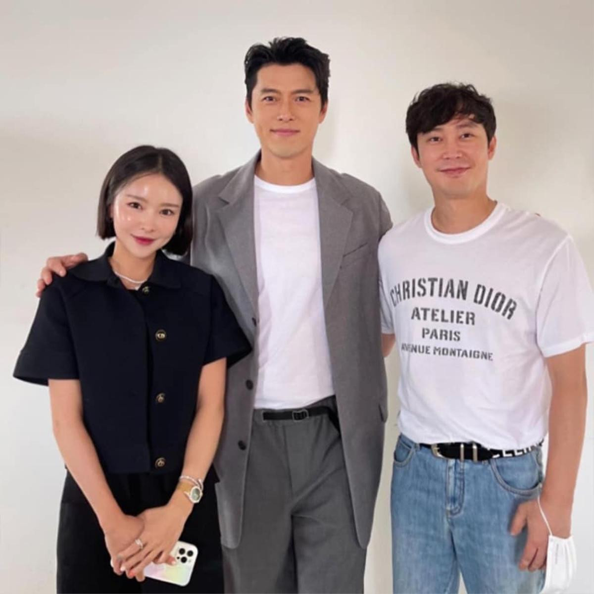 Hyun Bin lần đầu xuất hiện bảnh bao sau thời gian được Son Ye Jin 'vỗ béo' Ảnh 2