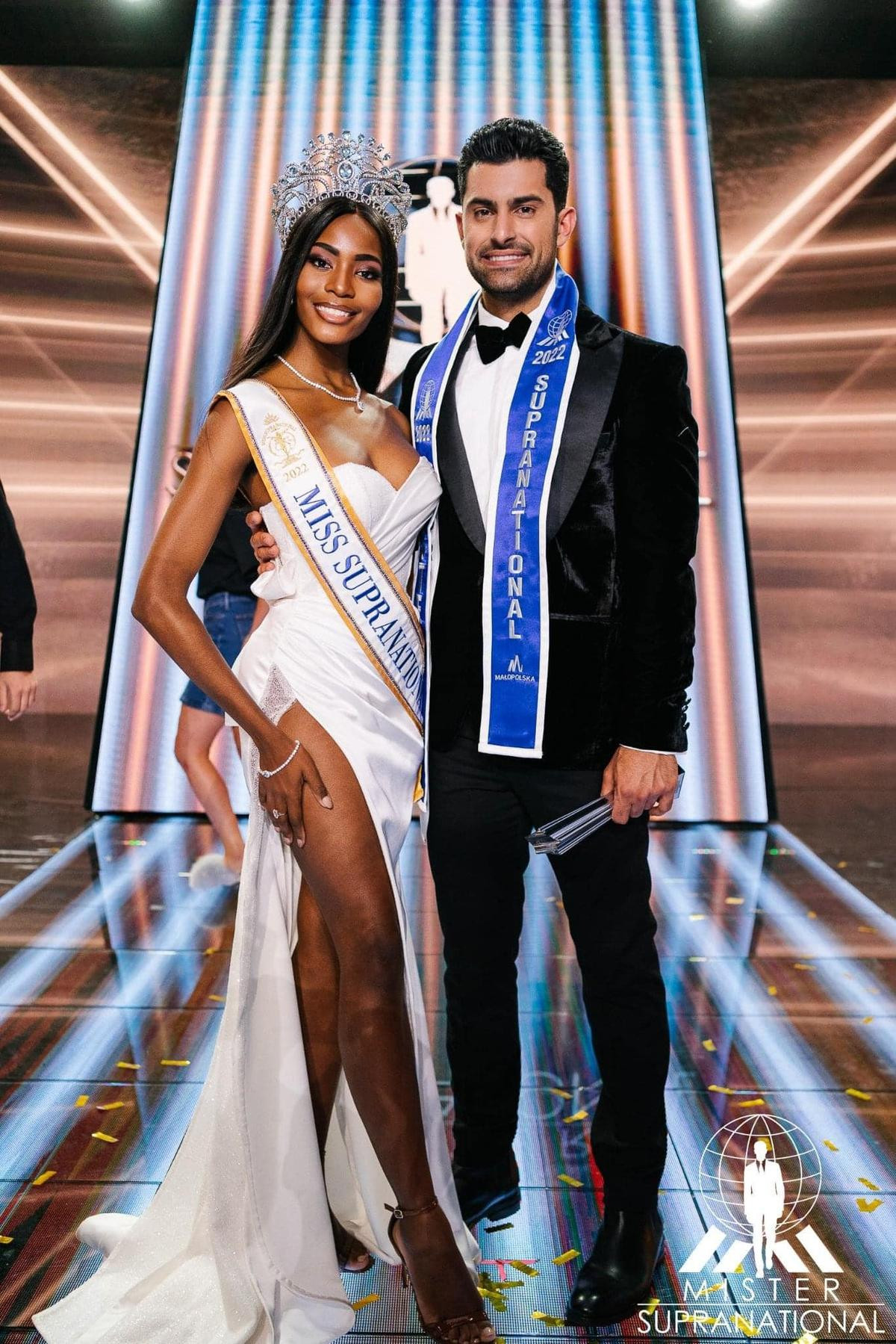 Miss Supranational chiêu đãi fan bộ ảnh hậu đăng quang: fan ngỡ 'báo đen' Naomi Campbell? Ảnh 1