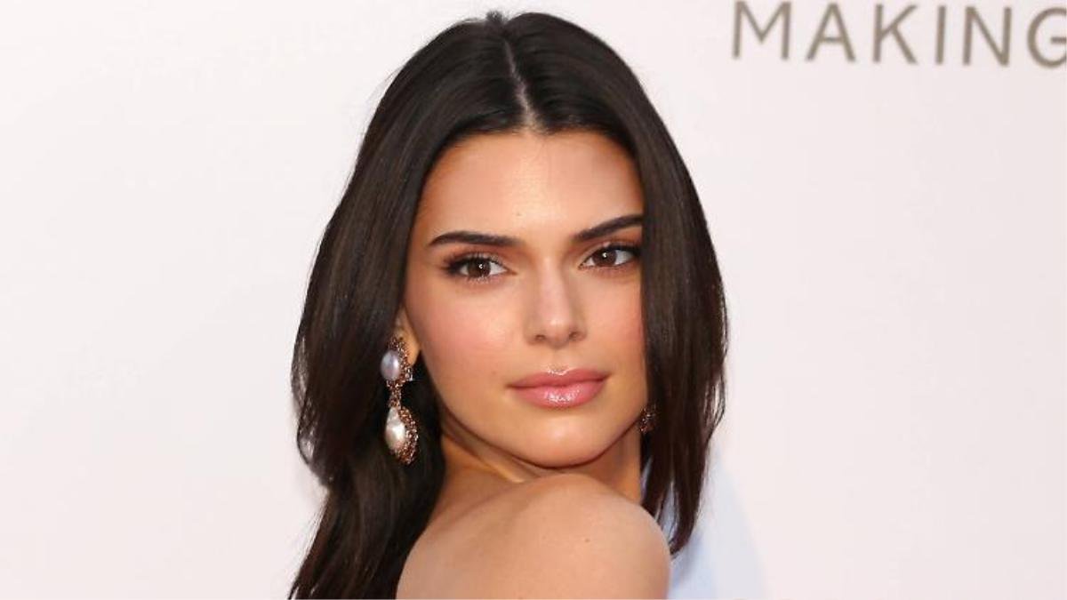 Học cách phối đồ của đi đám cưới Kendall Jenner: Chanh sả, lả lơi kiểu nào cũng 'chiến' Ảnh 1