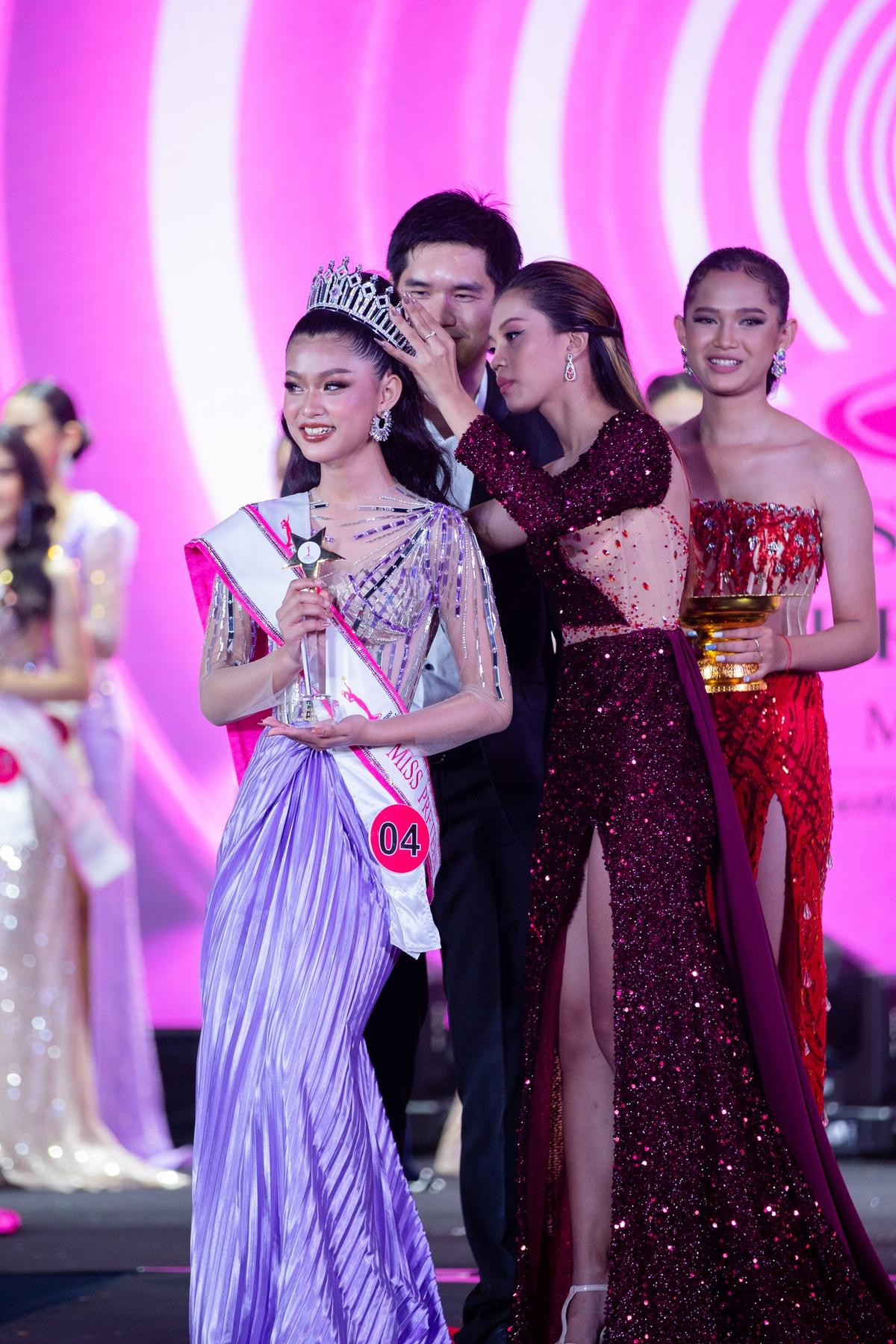 Thí sinh hoa hậu Campuchia 'sao y bản chính' váy của Ngọc Châu: Chắc xin vía để xuất khẩu Miss Universe Ảnh 3