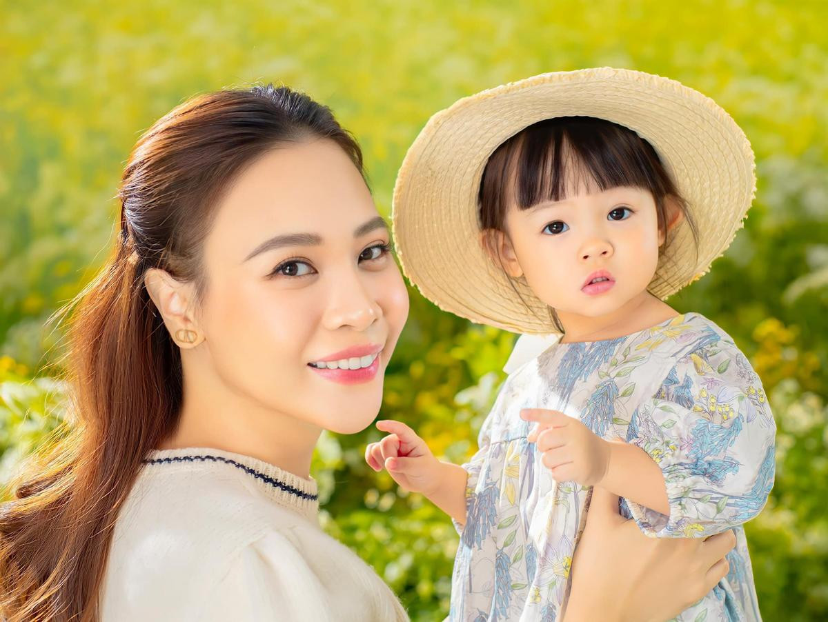 Cường Đô La kỷ niệm 3 năm cưới Đàm Thu Trang, nhẹ nhàng nhưng cực chất Ảnh 5