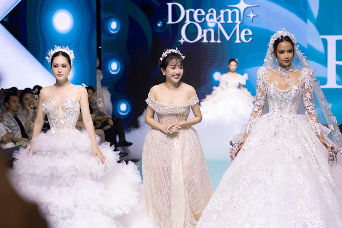 Đại gia Đoàn Di Băng làm first-face dù 'dân chuyên', catwalk cũng chẳng kém ai Ảnh 5