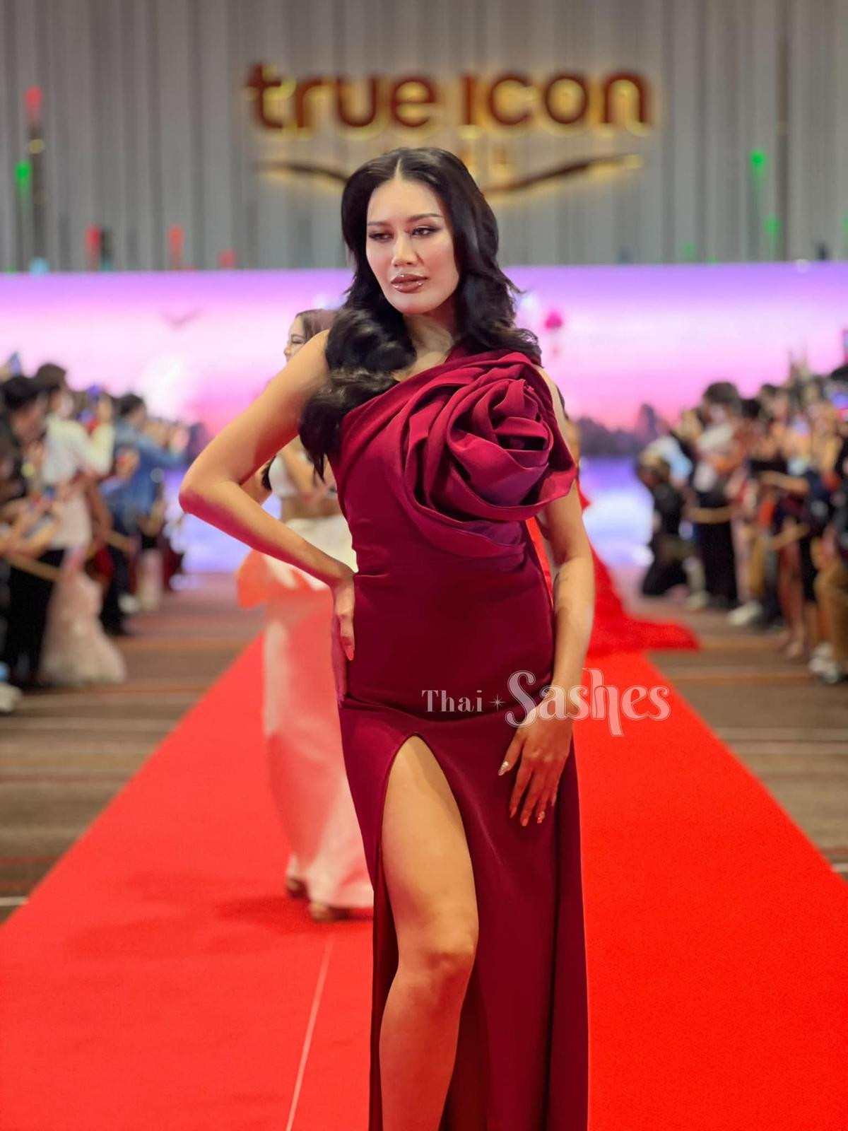 Thảm đỏ chung kết Miss Universe Thailand: Có thí sinh nhìn ngỡ Lan Khuê, Á 1 Miss World 'mãi đỉnh' Ảnh 4