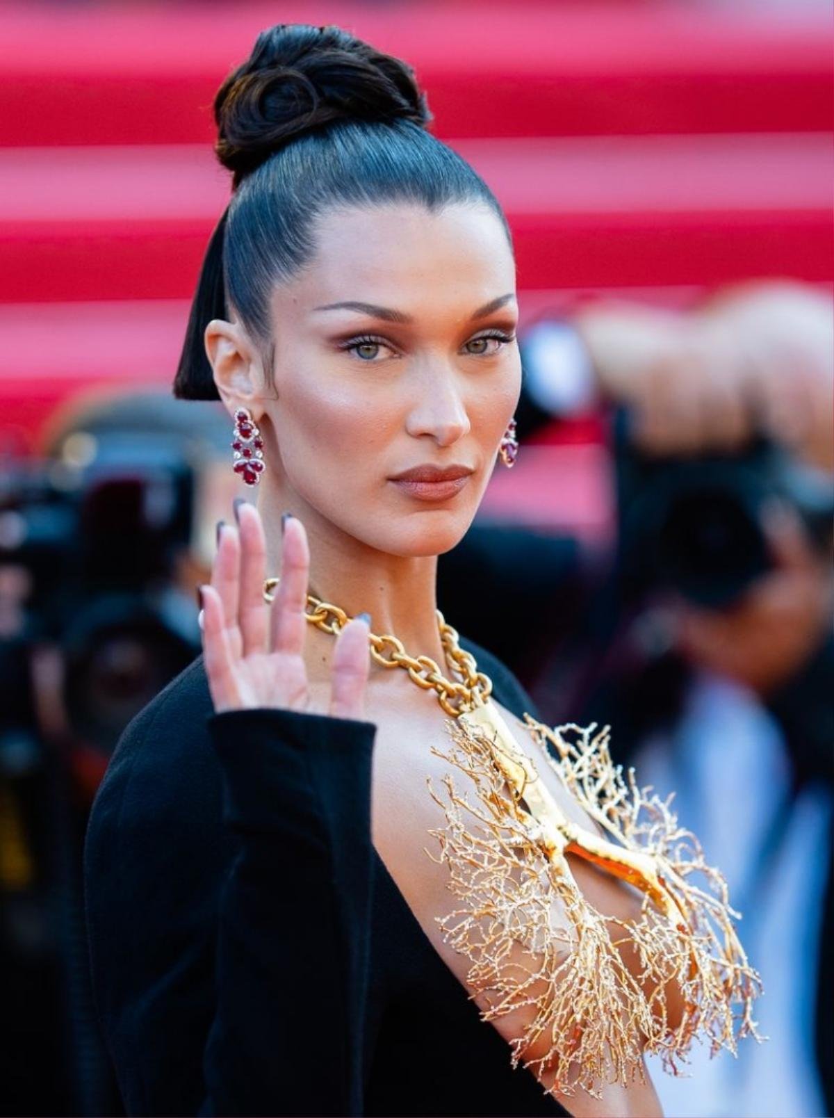 Bella Hadid - 'gái hư' dẫn đầu xu hướng thời trang toàn cầu Ảnh 5