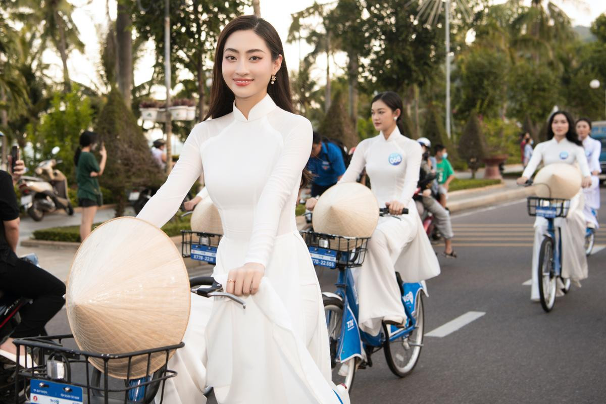 Nam Em tươi tắn diễu hành, đường đến vương miện Miss World Vietnam ngày càng gần? Ảnh 2