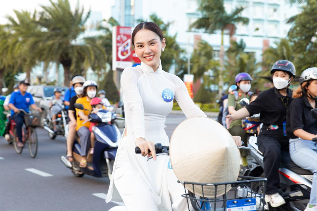 Nam Em tươi tắn diễu hành, đường đến vương miện Miss World Vietnam ngày càng gần? Ảnh 4